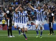 Real Sociedad's Alberto de la Bella (C) celebrates after scoring his team's second goal in San Sebastian, April 6, 2013